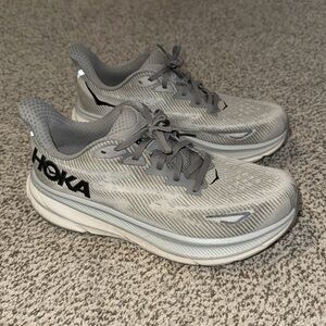 Hoka Clifton size 9.5 Wide